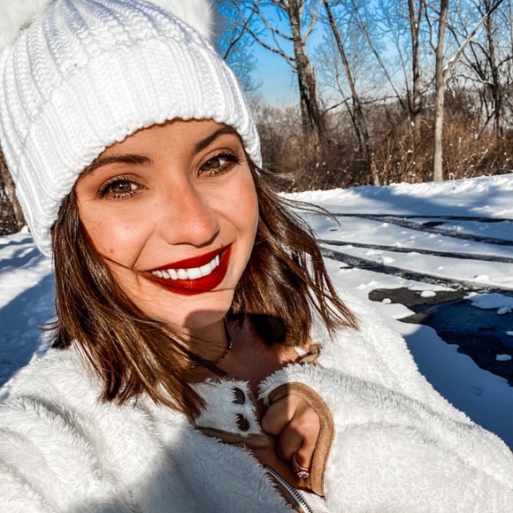 ✨MEET YOUR POSHER✨ - Picture 1 of 1